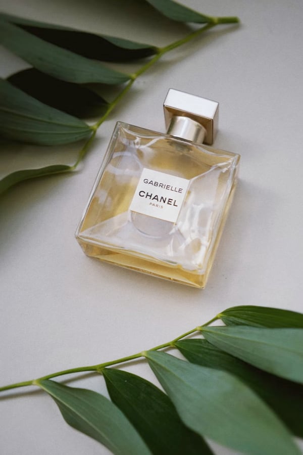 A floral, solar and voluptuous interpretation composed by Olivier
          Polge, Perfumer-Creator for the House of CHANEL.